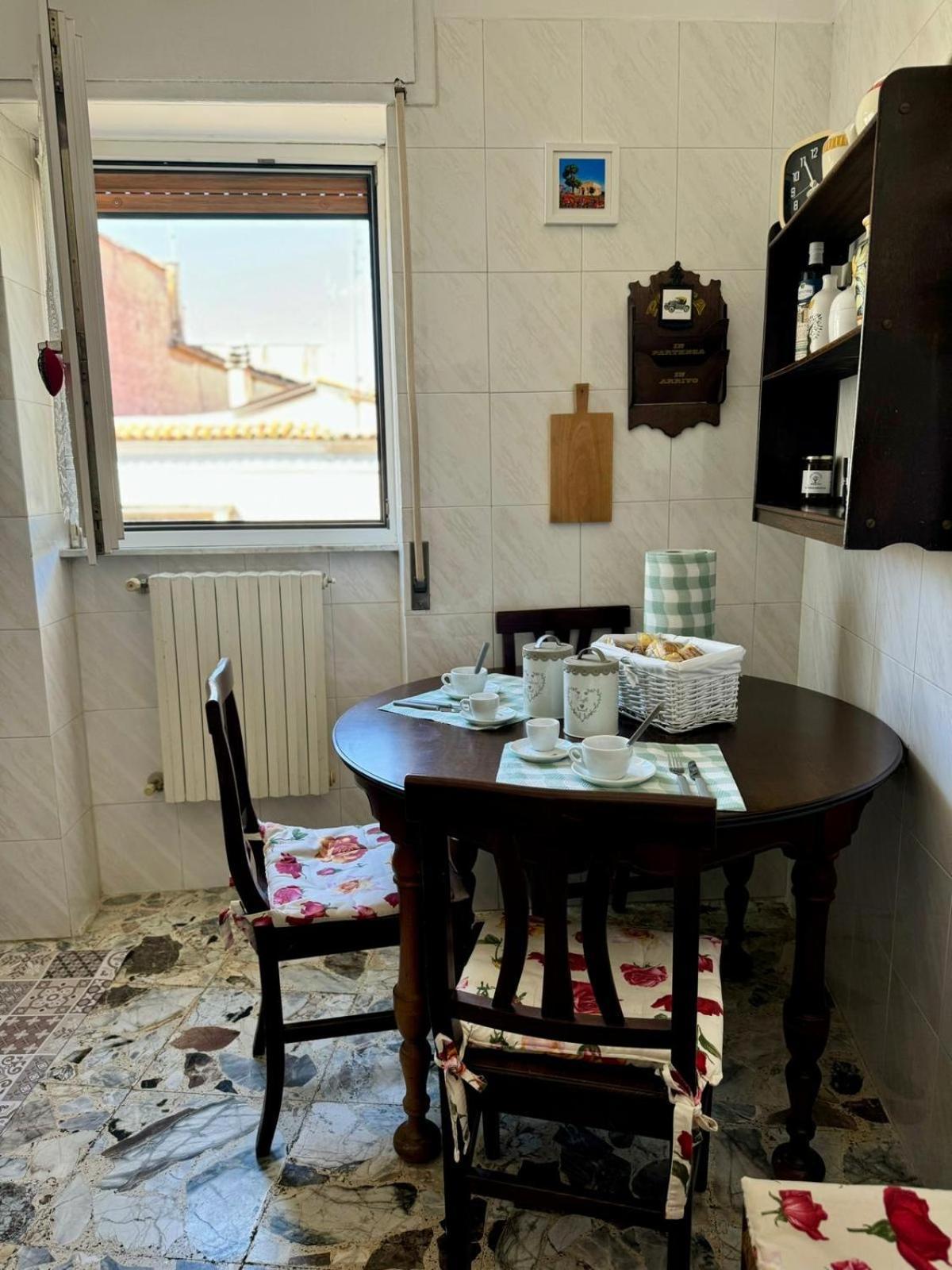 Ely House Apartamento Monte SantʼAngelo Exterior foto